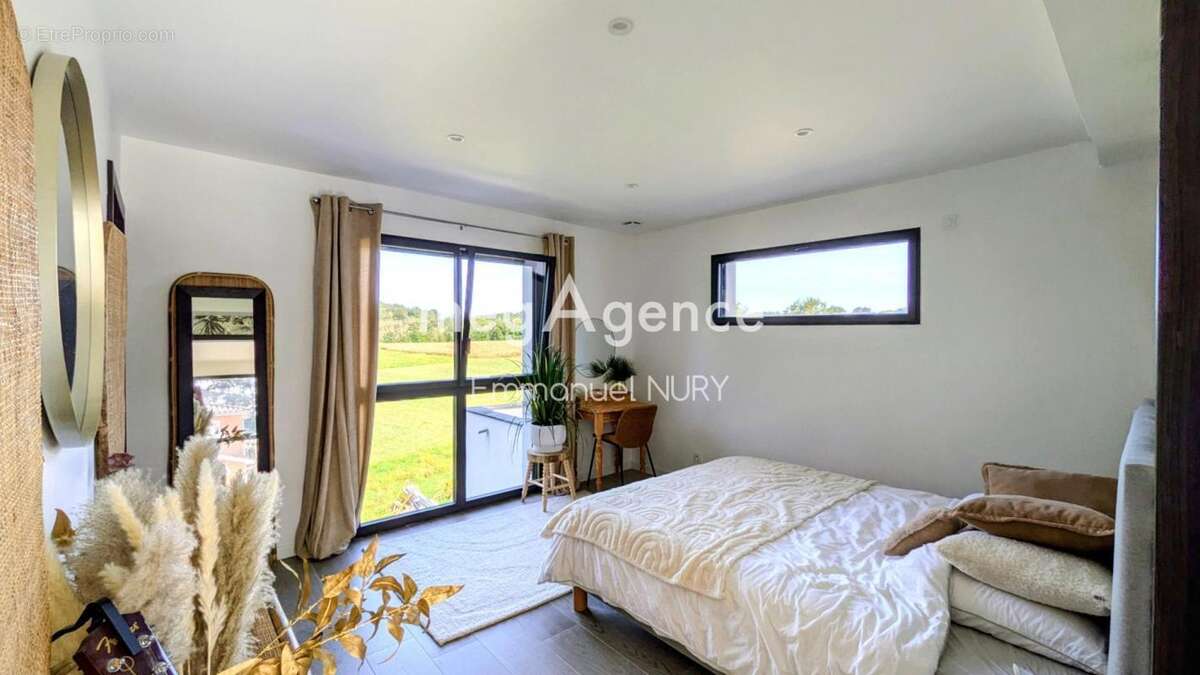 Maison à FONTAINES-SAINT-MARTIN