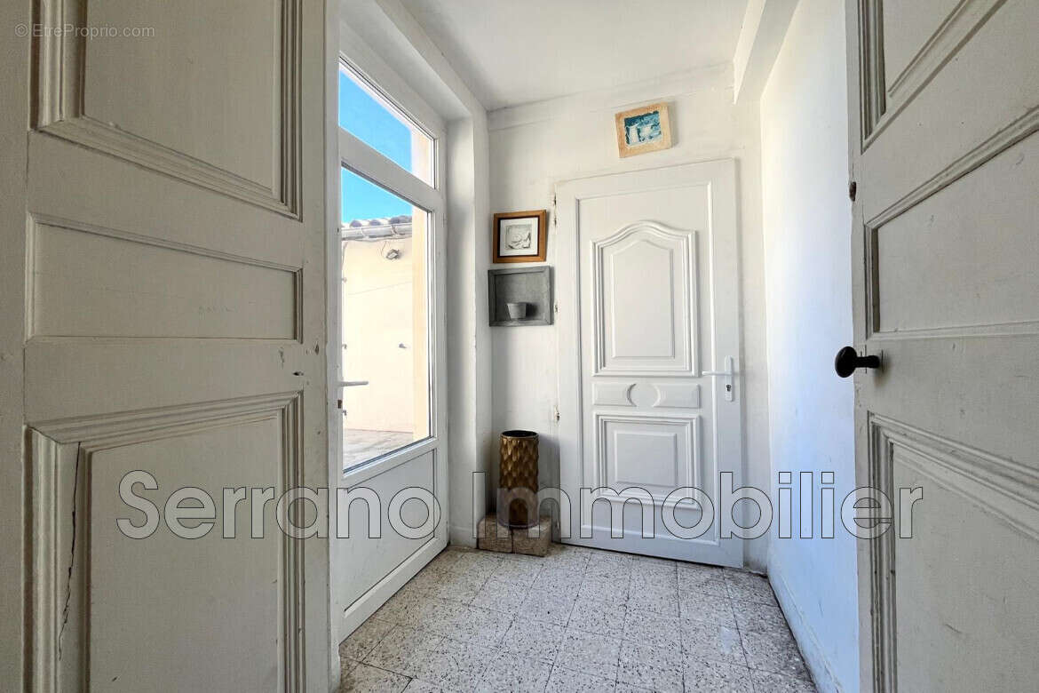 Appartement 74 m² à Beaucaire  - photo 3