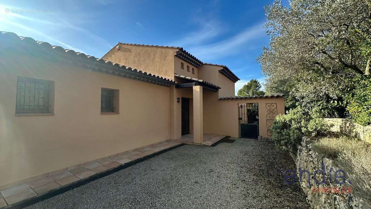 Maison à LORGUES