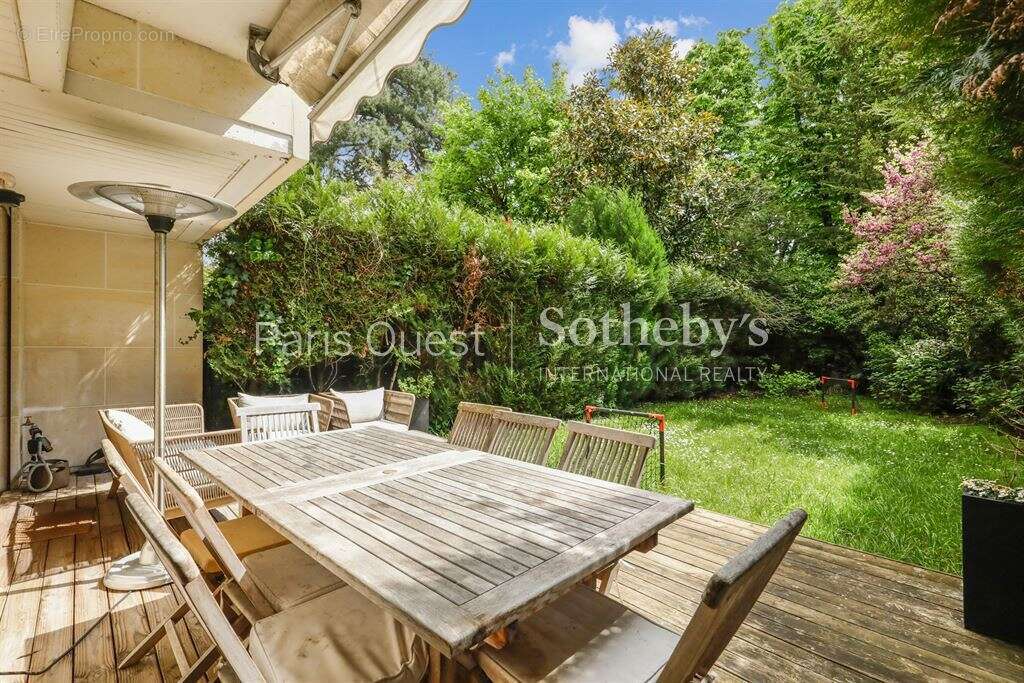 Appartement à NEUILLY-SUR-SEINE