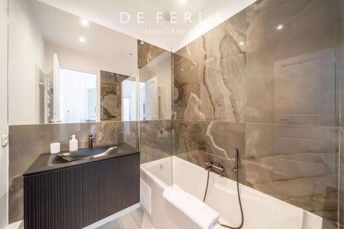 Appartement à NEUILLY-SUR-SEINE