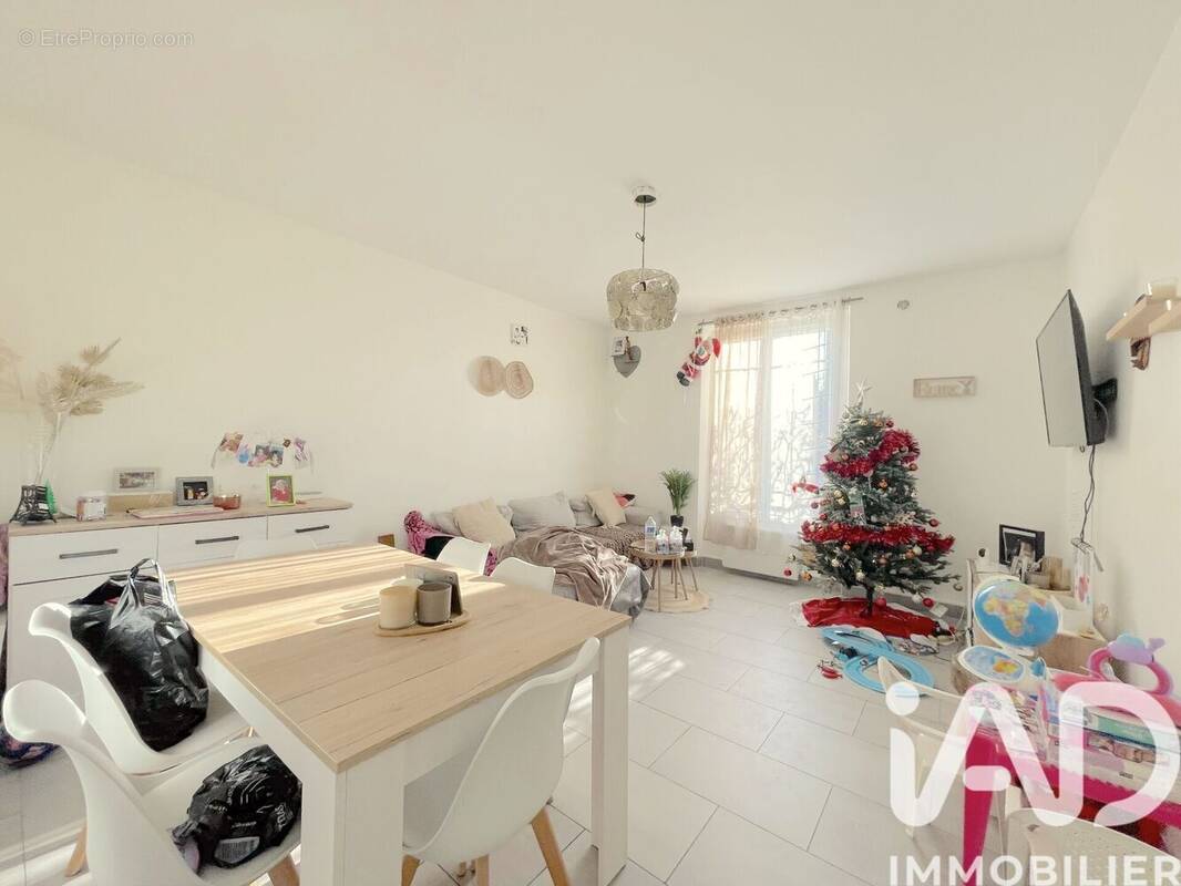 Photo 1 - Appartement à VIGNEUX-SUR-SEINE