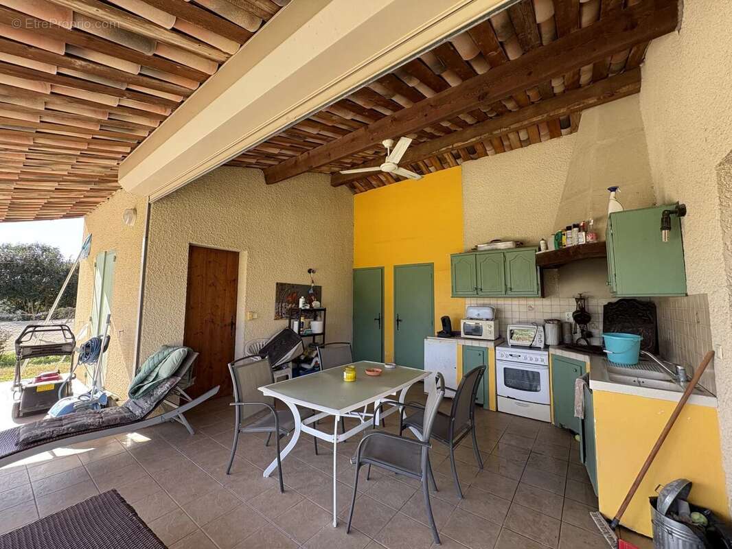 Maison à FONTVIEILLE