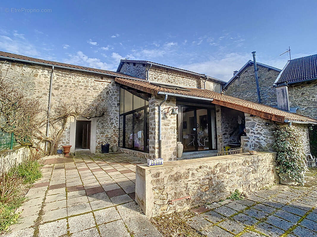 Maison à SAINT-JUNIEN