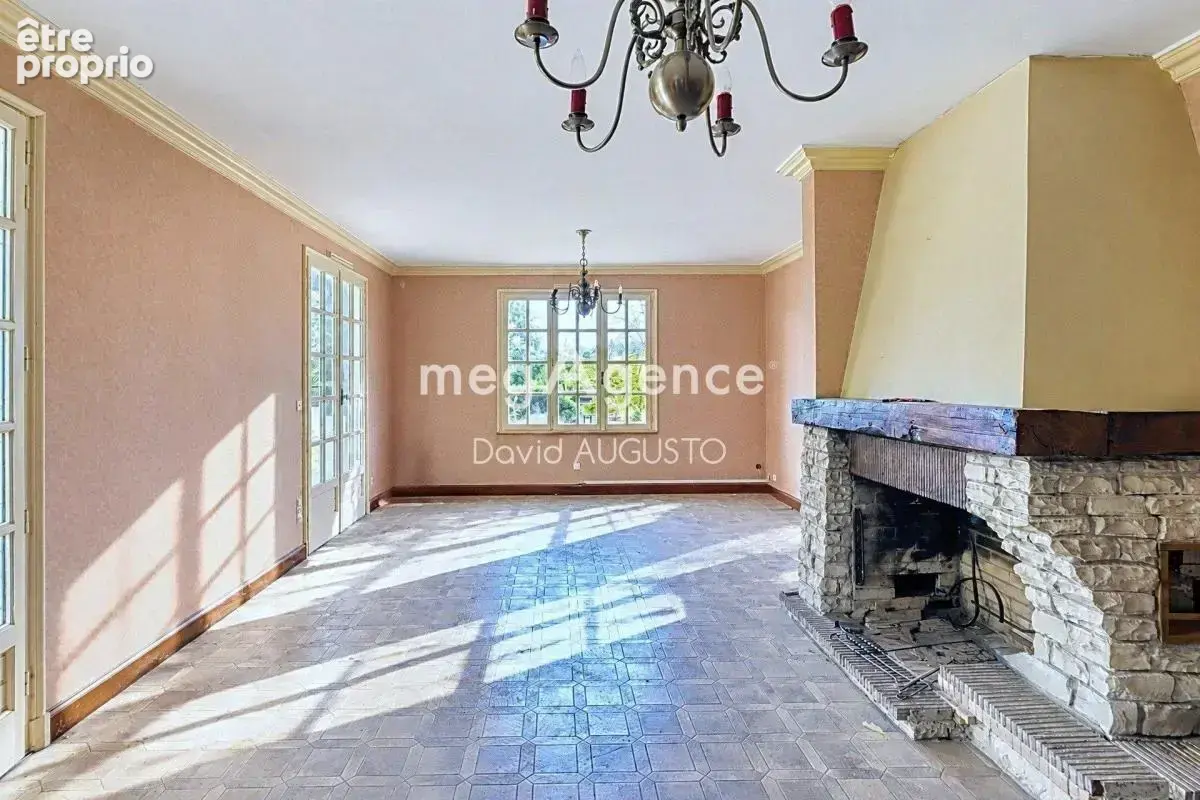 Rare à Tassin le Bourg, maison sur sous-sol complet, terrain de 900m2 - photo 4