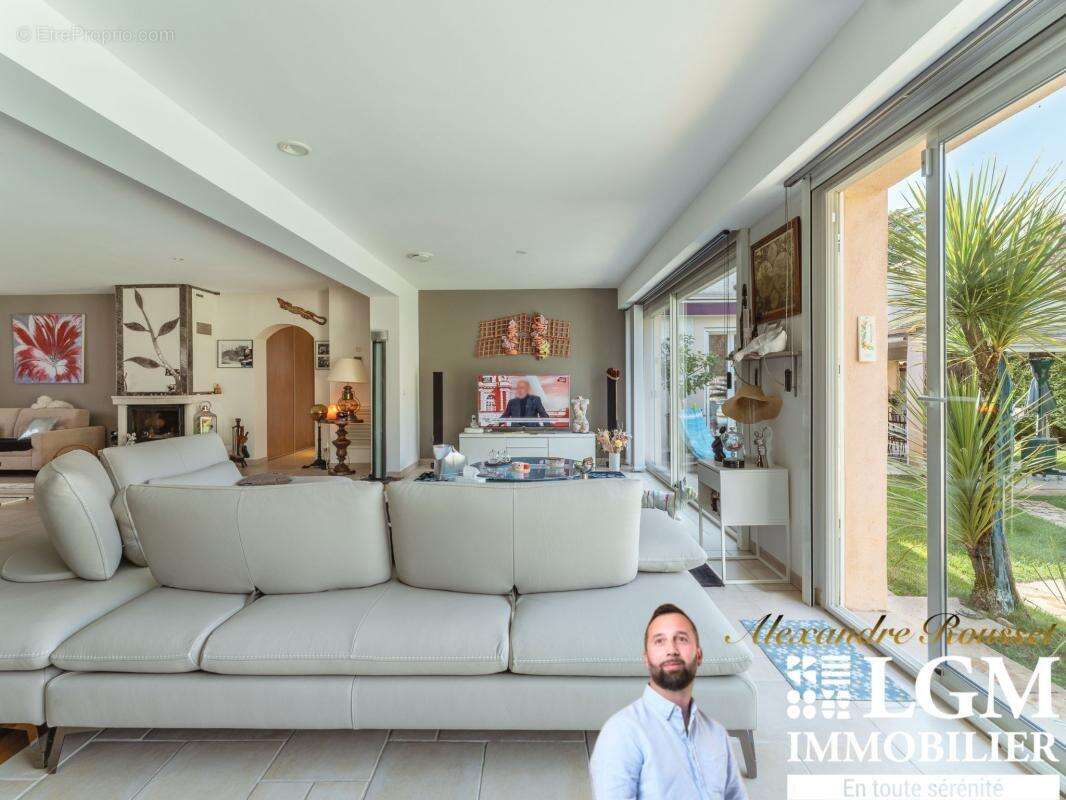  Villa contemporaine de plain-pied avec piscine chauffée et prestations haut de gamme - photo 4