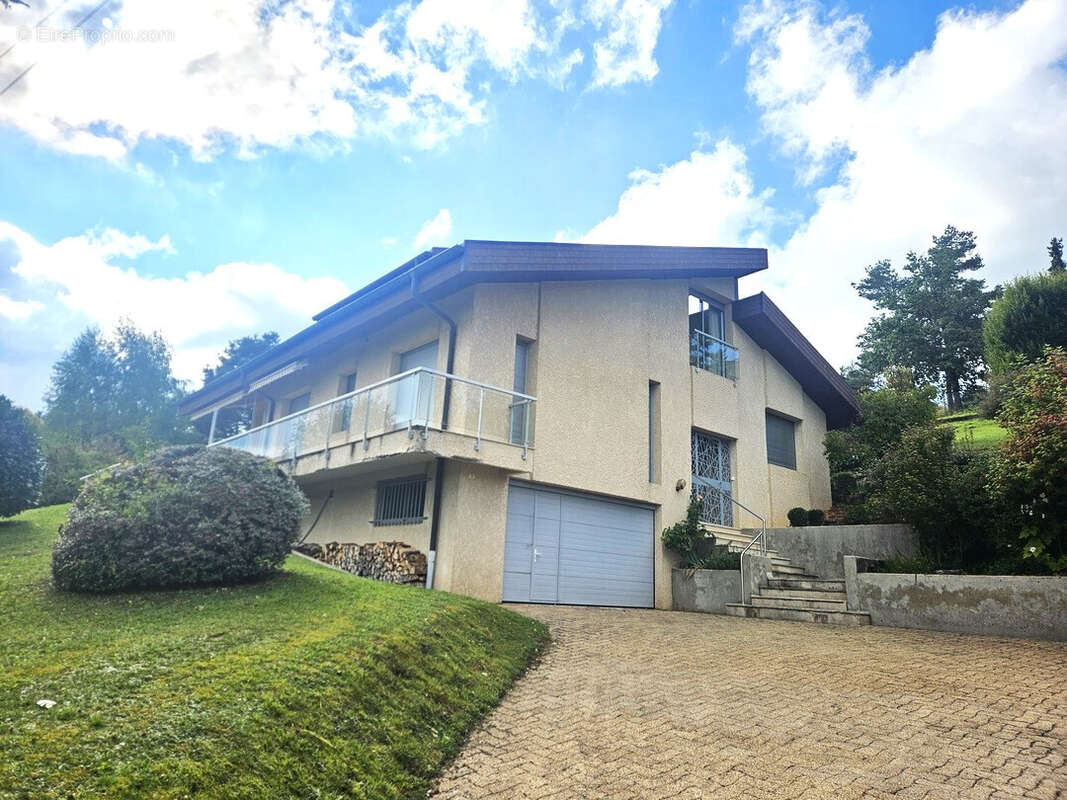 Maison à AVIGNON-LES-SAINT-CLAUDE