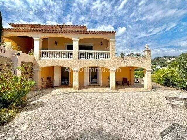 Maison à LES ISSAMBRES