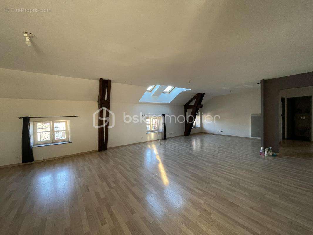 Commerce à DOMREMY-LA-PUCELLE