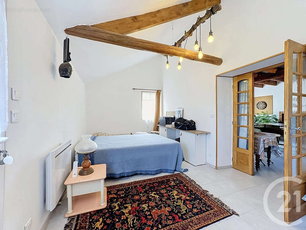 Maison 230 m² à Marcilly-En-Villette  - photo 2