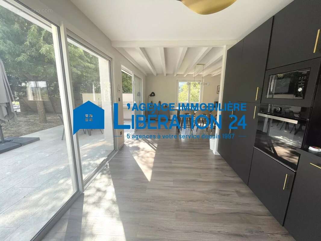 Maison plain pied 105 m² Sous Sol 115 m² Terrain 1289 m² - photo 9
