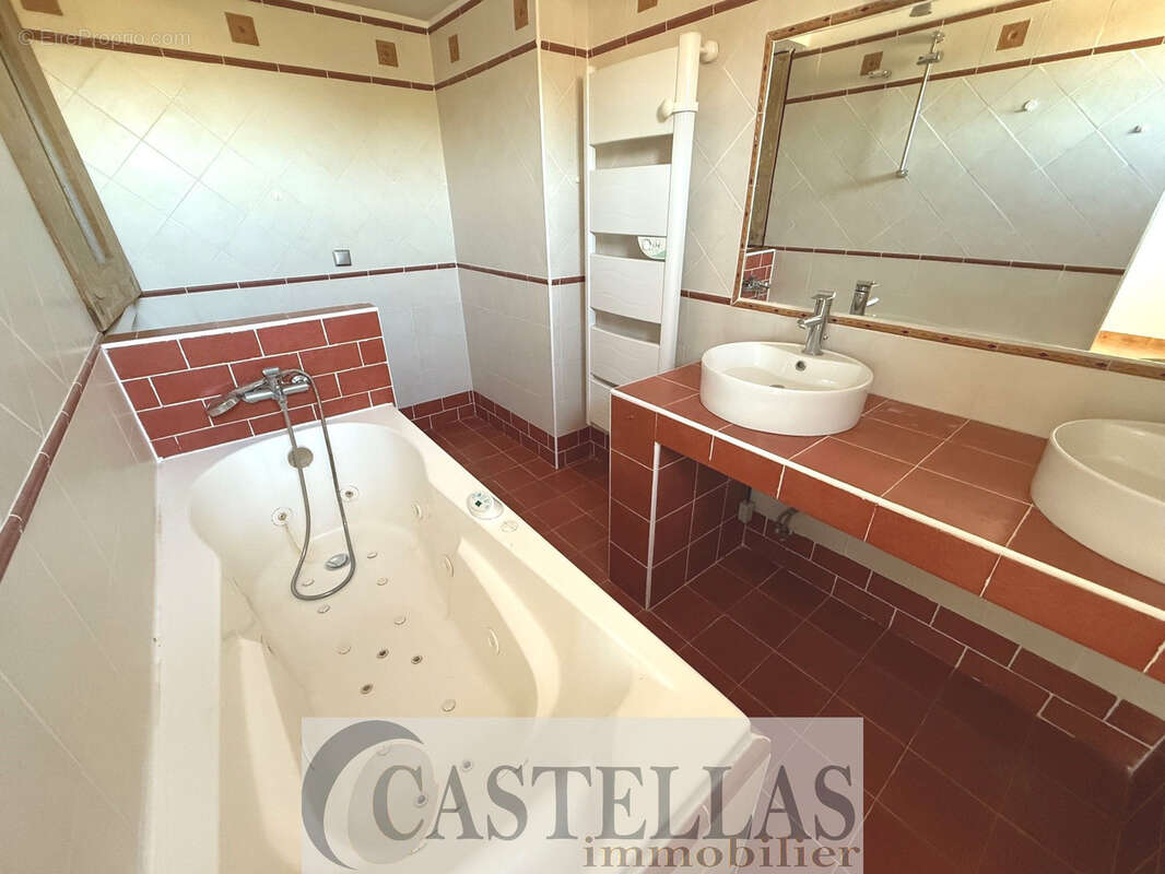 Appartement à ROQUEFORT-LA-BEDOULE