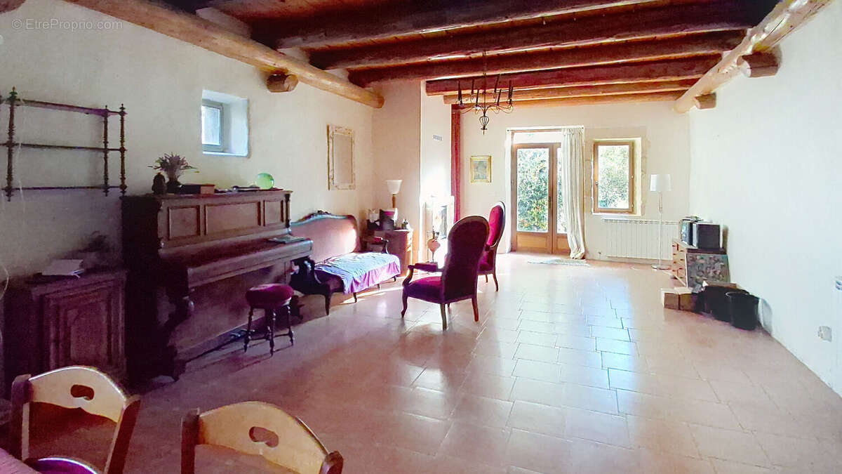 Maison à LAUDUN-L&#039;ARDOISE