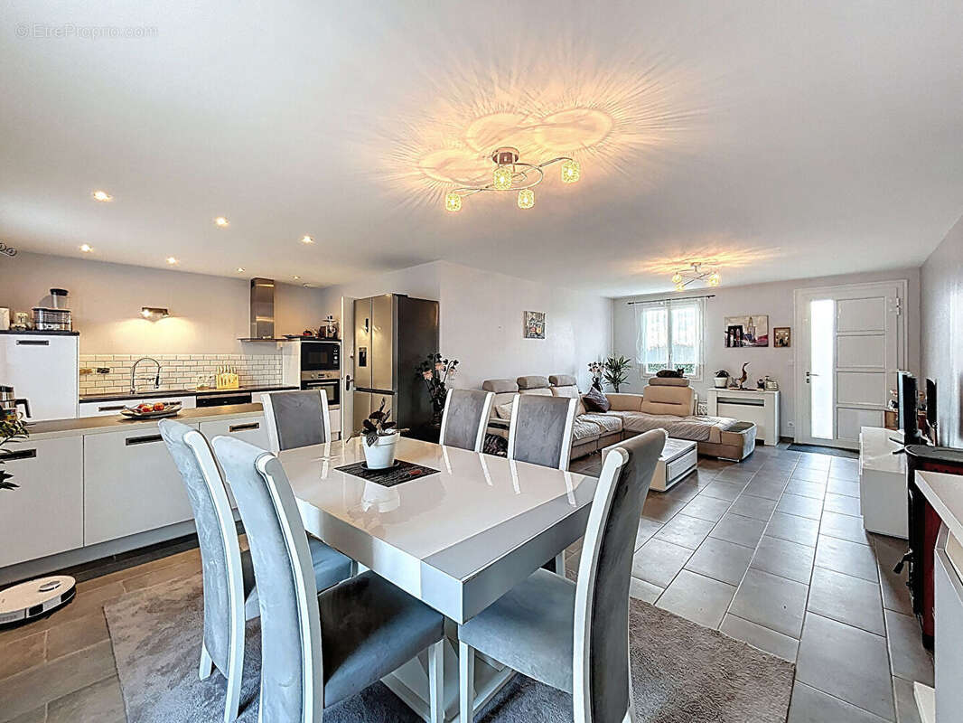 Maison à SAINT-SAMSON-DE-LA-ROQUE