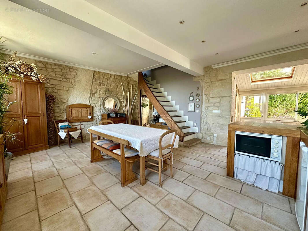 Maison à LE MESNIL-LE-ROI