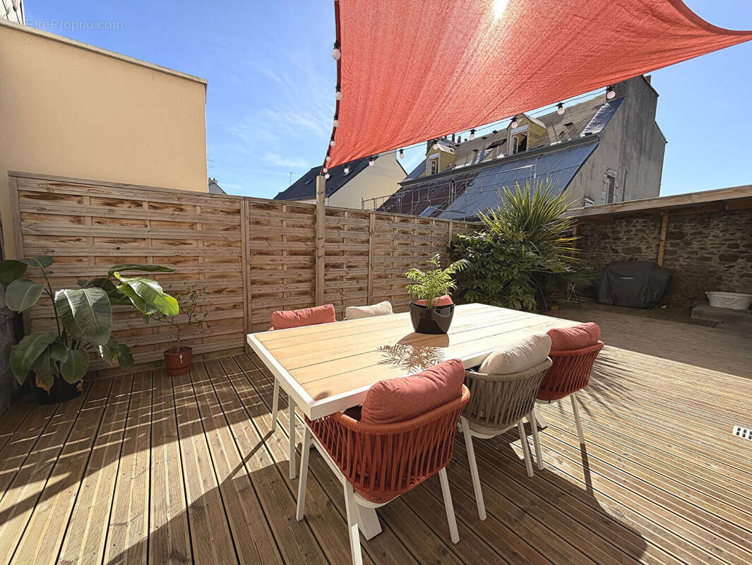 Maison de ville rénovée avec terrasse et garage - photo 8