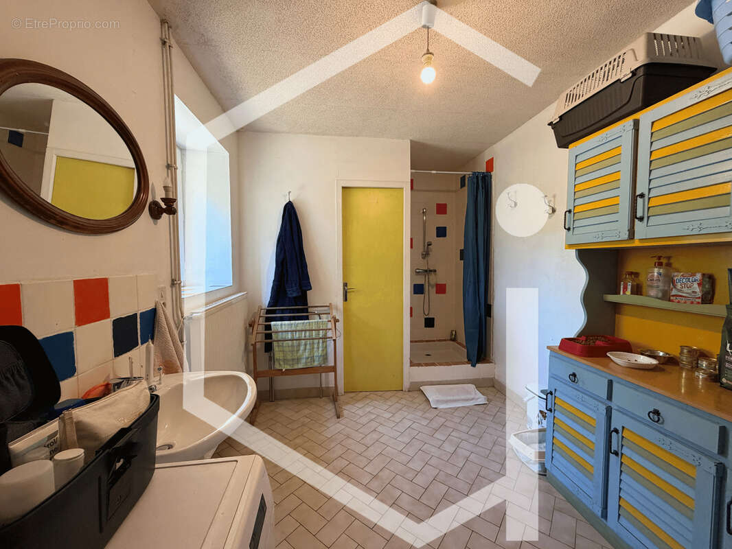 Maison de charme avec dépendances et terrain clos - photo 7