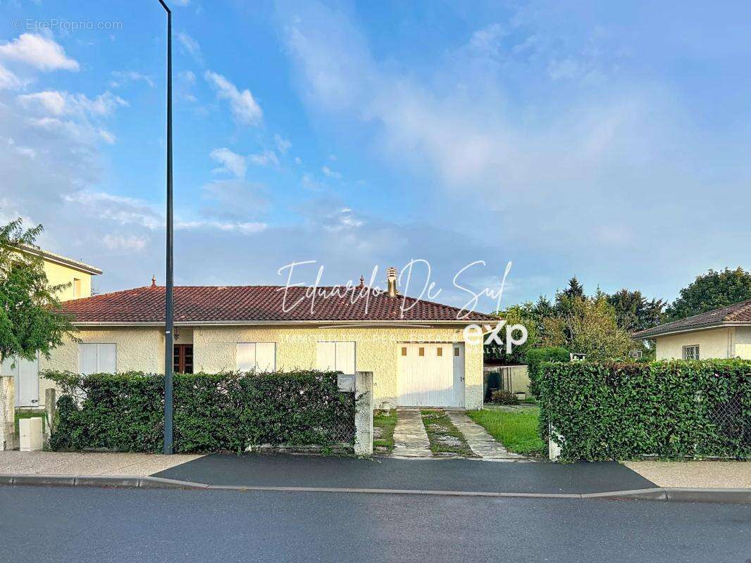 Maison à BLANQUEFORT