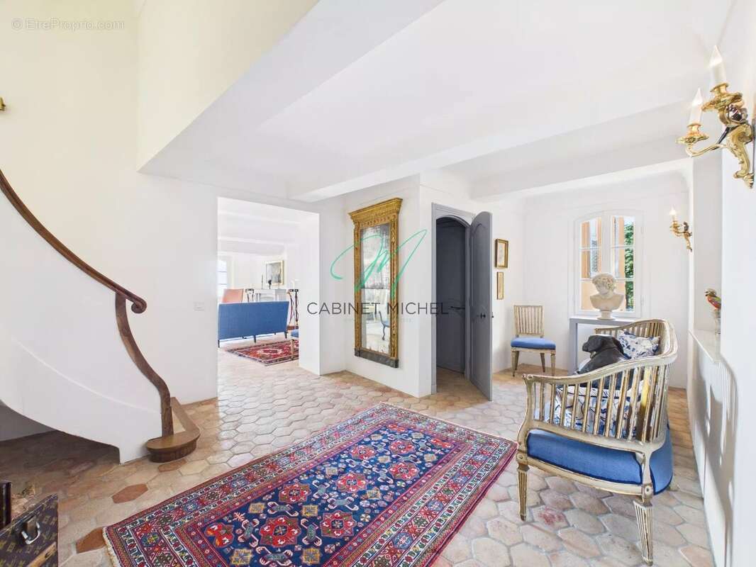 Appartement à CHATEAUNEUF-GRASSE