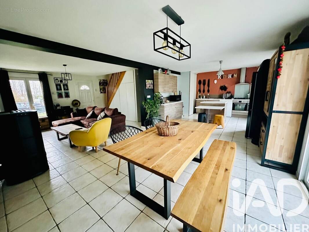 Photo 1 - Maison à FONTAINE-LA-GUYON