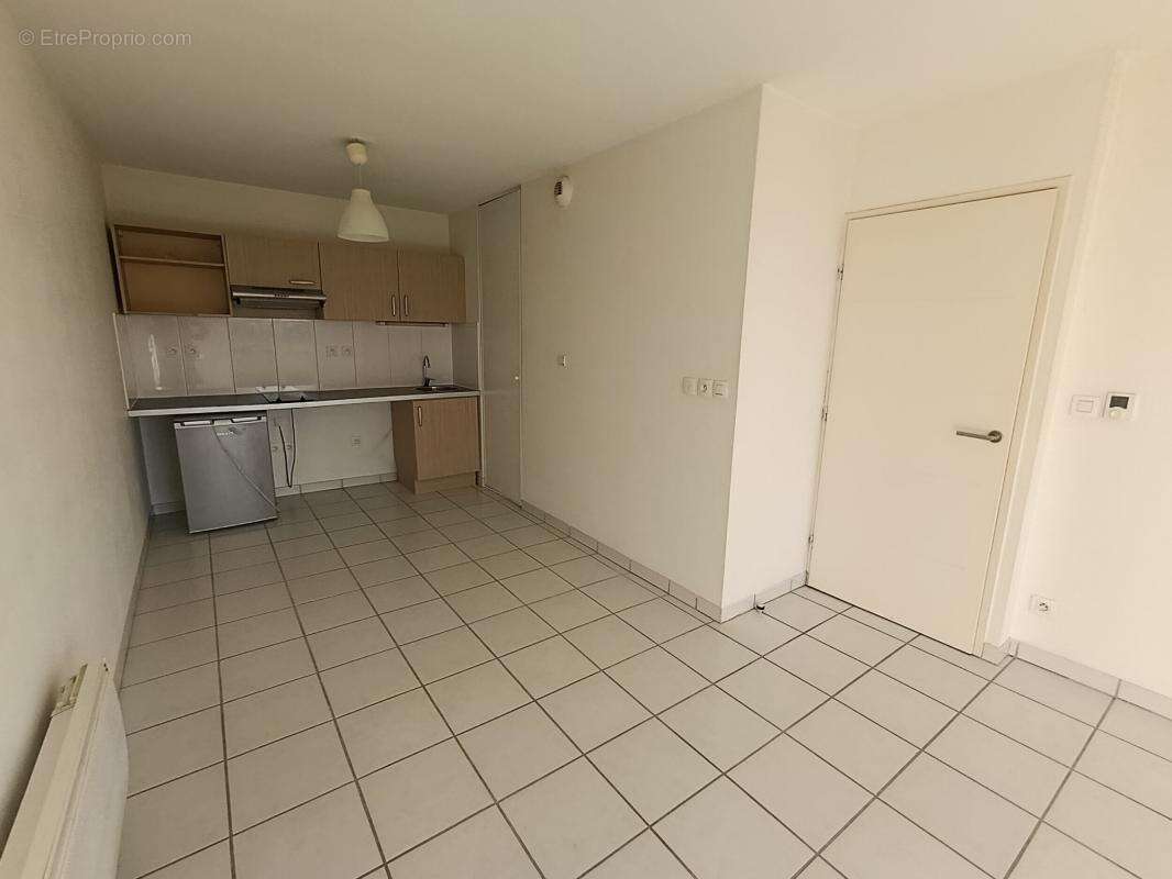 Appartement à PINS-JUSTARET