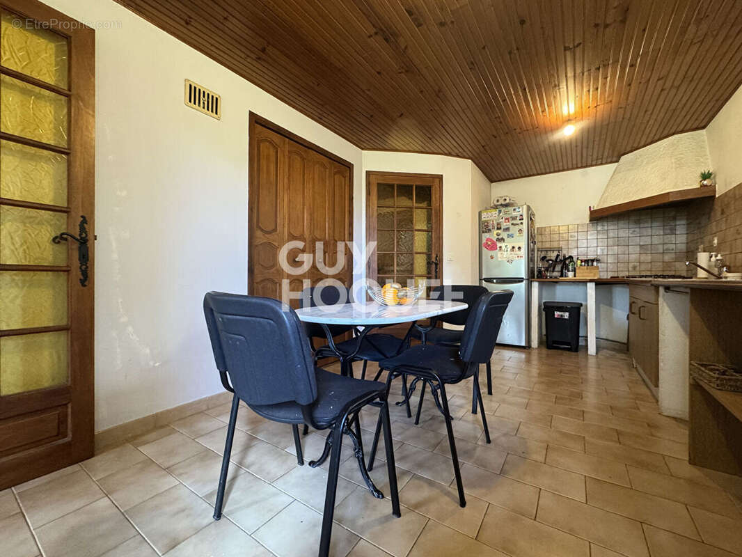 Appartement à CHATEAUNEUF-DE-GADAGNE