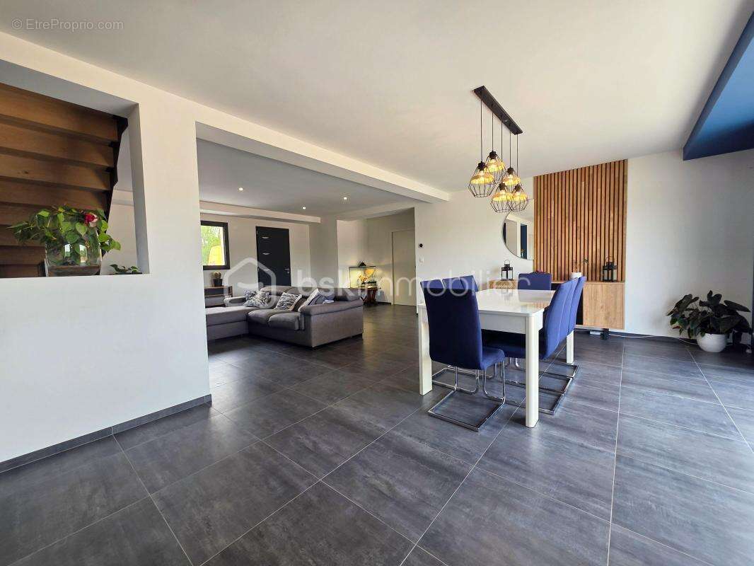 Maison contemporaine de 2023 avec 1 861 m² de terrain - photo 5