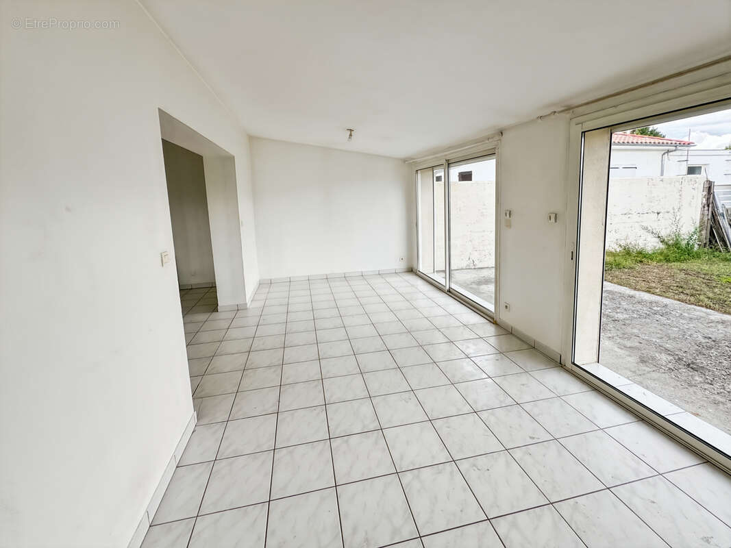 Maison à PAREMPUYRE