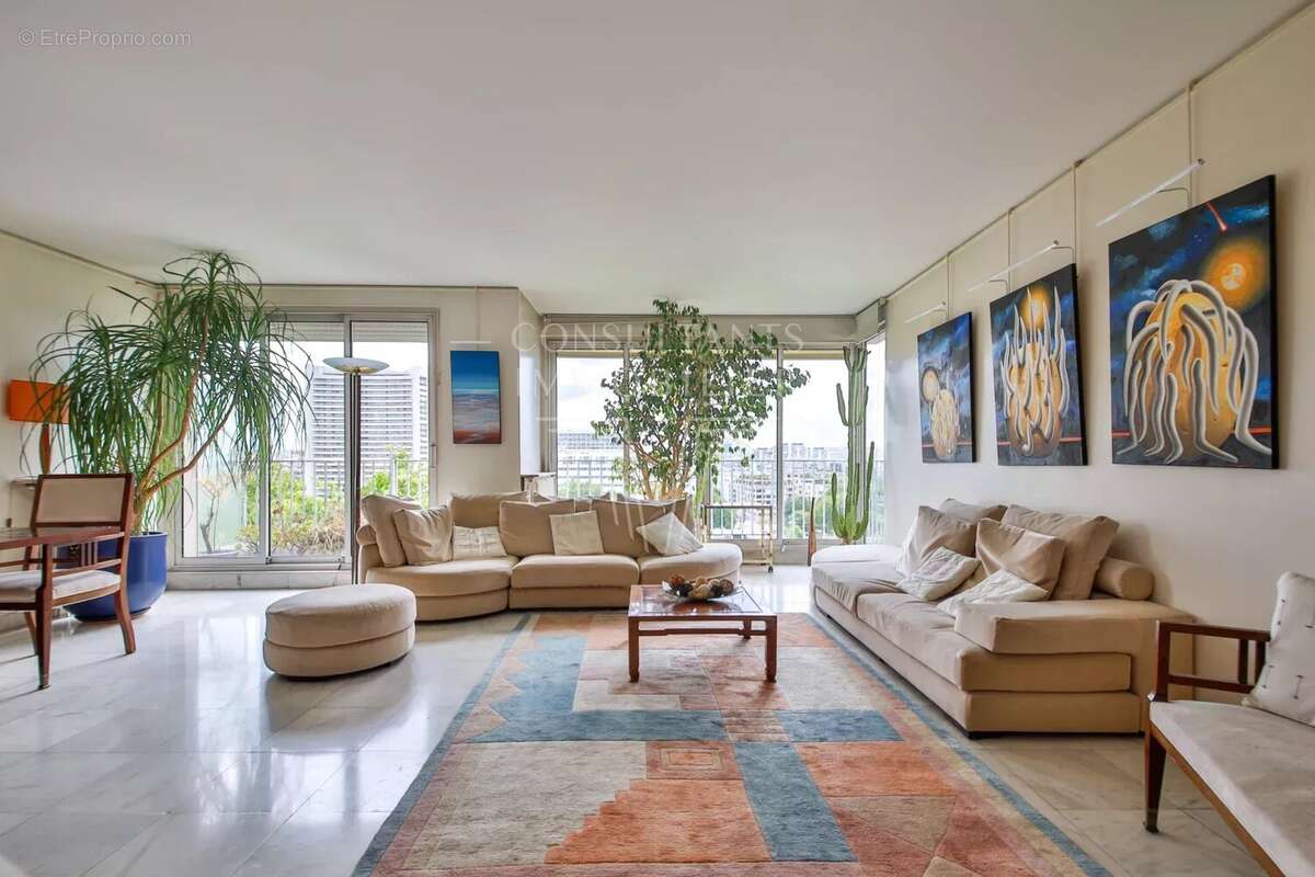 Appartement à PARIS-16E