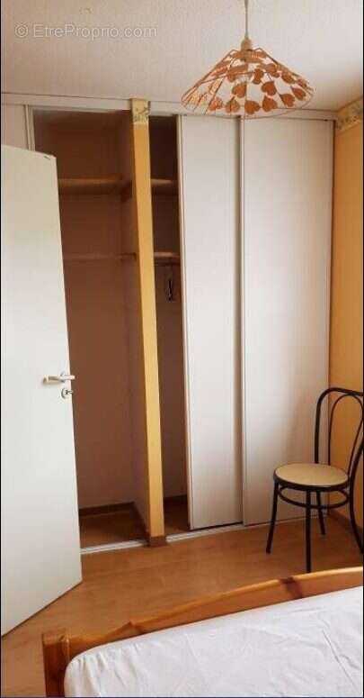 Placard chambre à coté salle d&#039;eau  - Appartement à SEYNE