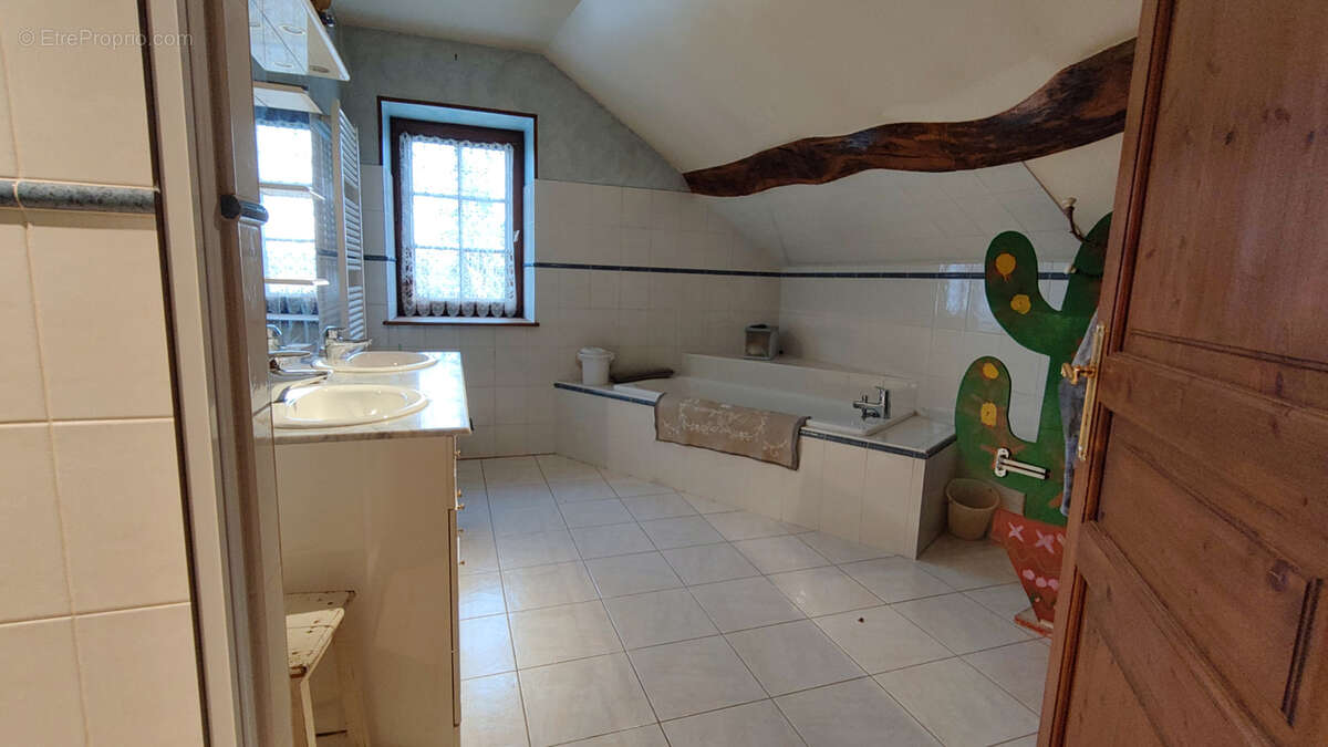 Maison à LONGECOURT-LES-CULETRE