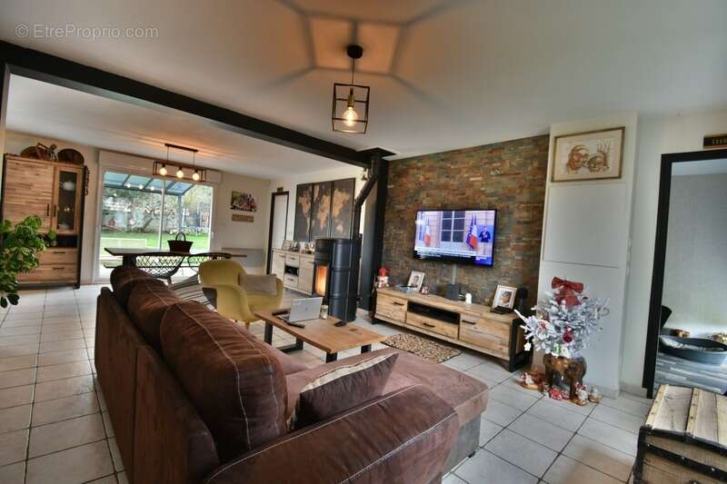 Maison à FONTAINE-LA-GUYON