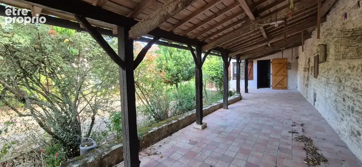 Corps de Ferme de 340 m2, avec plusieurs maisons indépendantes et 200 m2 de dépendances - photo 19