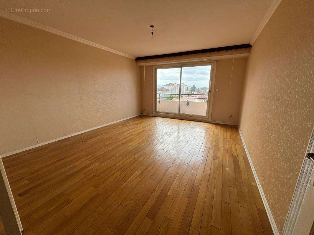 Appartement à vendre – t4 lumineux avec vue pyrénées, balcons, garage et cave - photo 2