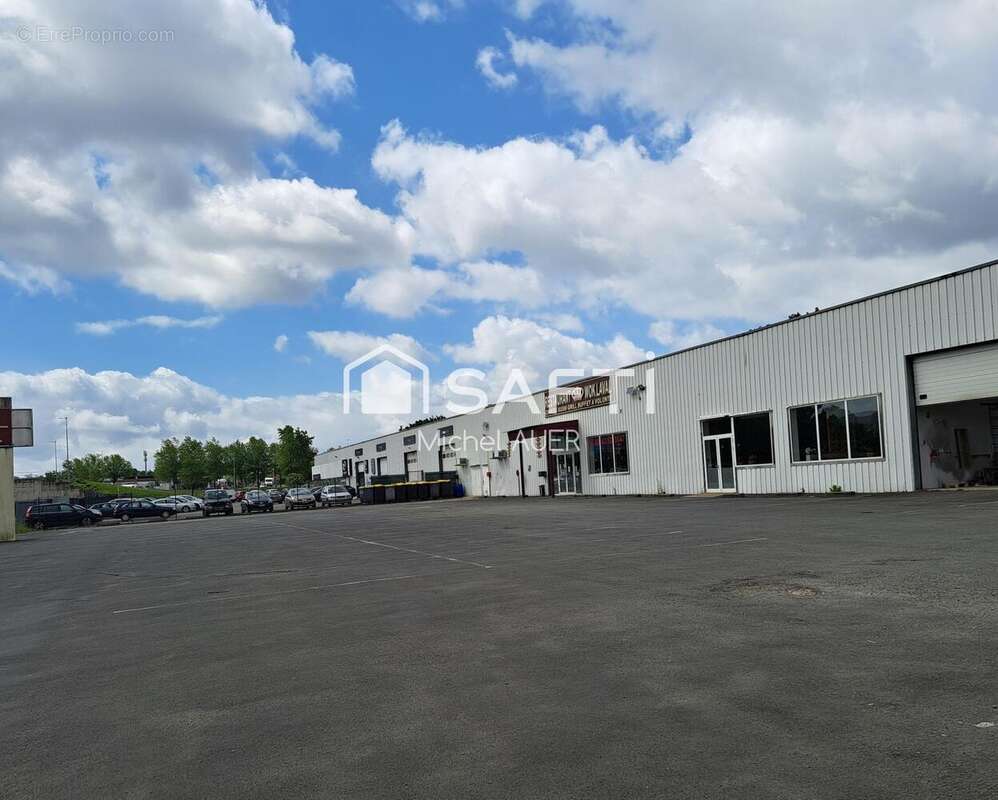 Photo 3 - Commerce à LAVAL