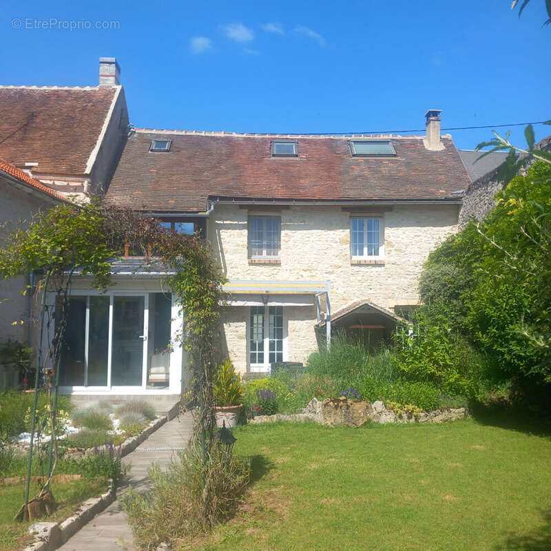 Maison à BRIARRES-SUR-ESSONNE