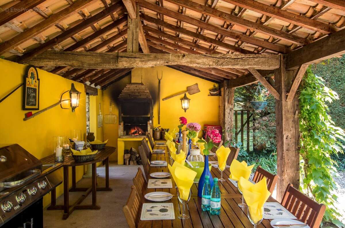 Château à 10 minutes de Bergerac avec maison d'amis et de gardien, piscine, tennis et dépendances - photo 8