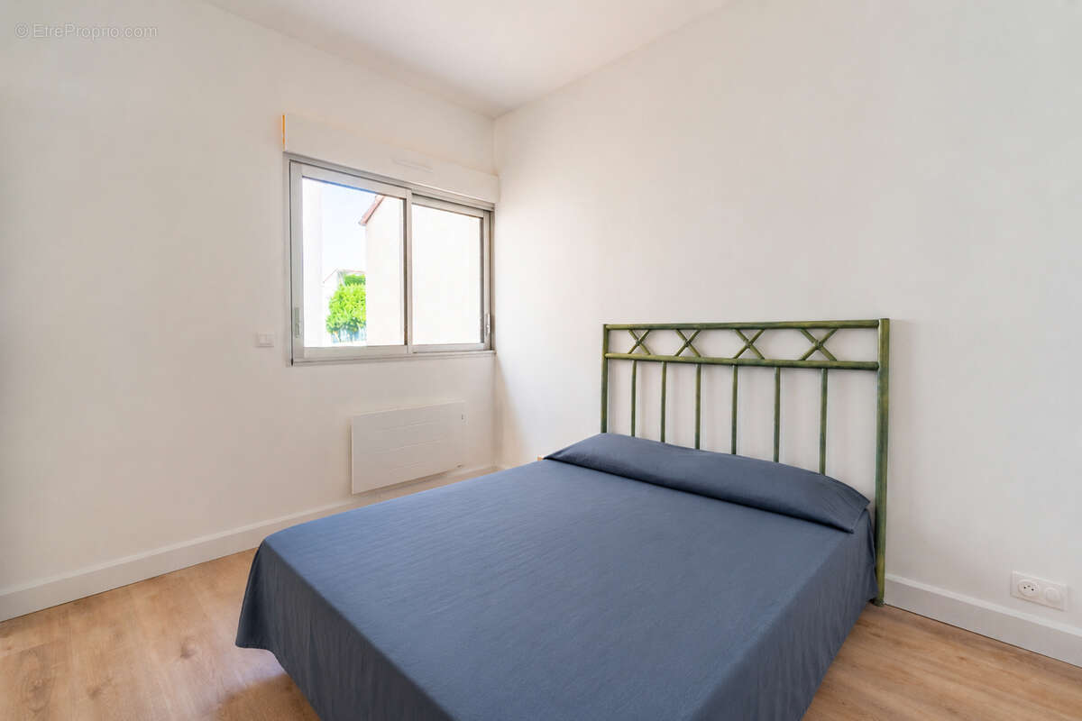 COEUR DE VILLE - Appartement rénové avec terrasse et garage - photo 3