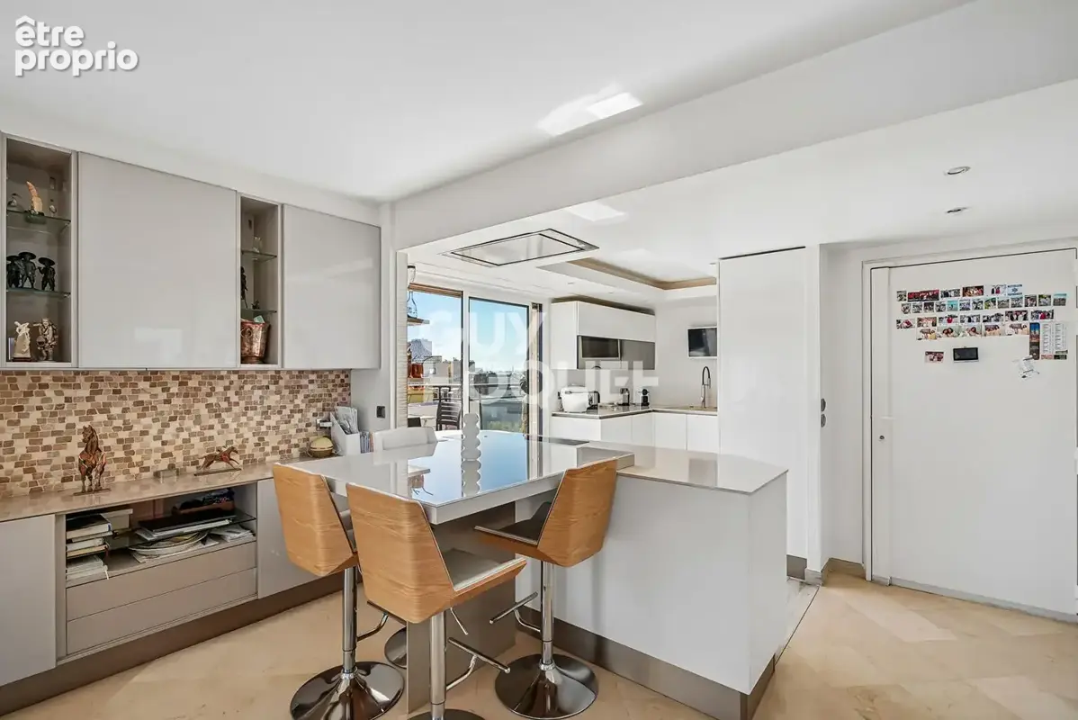 Dernier étage , T4 120m² avec terrasse et parkings - photo 7