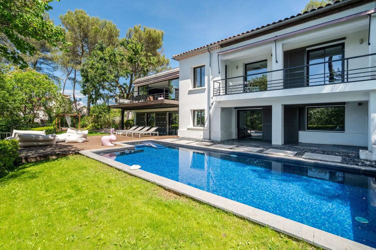 Maison à MEYREUIL