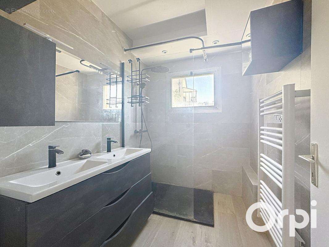 Appartement à VILLENEUVE-LOUBET