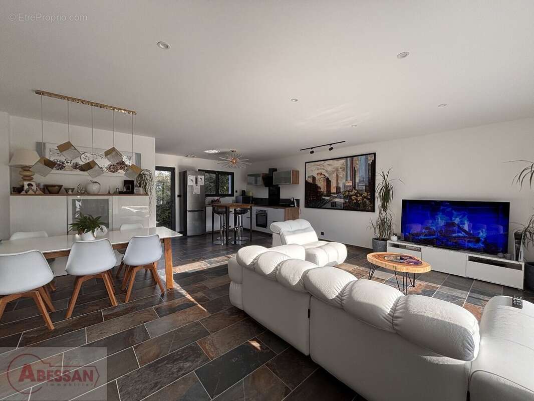 Maison à SAINT-HILAIRE-DE-BRETHMAS