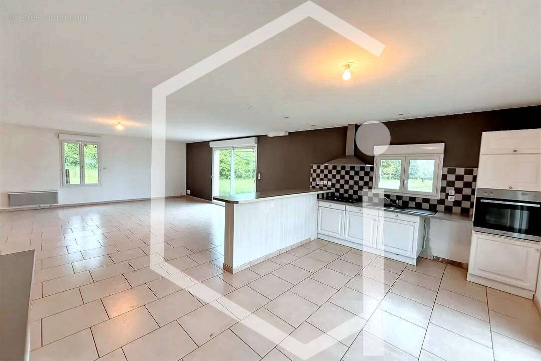 Maison à VARENNES-VAUZELLES