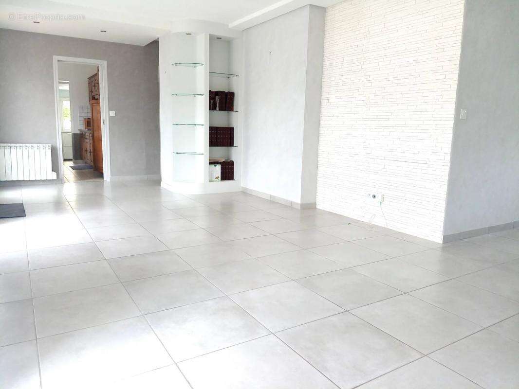 Maison à SAINT-HERBLON