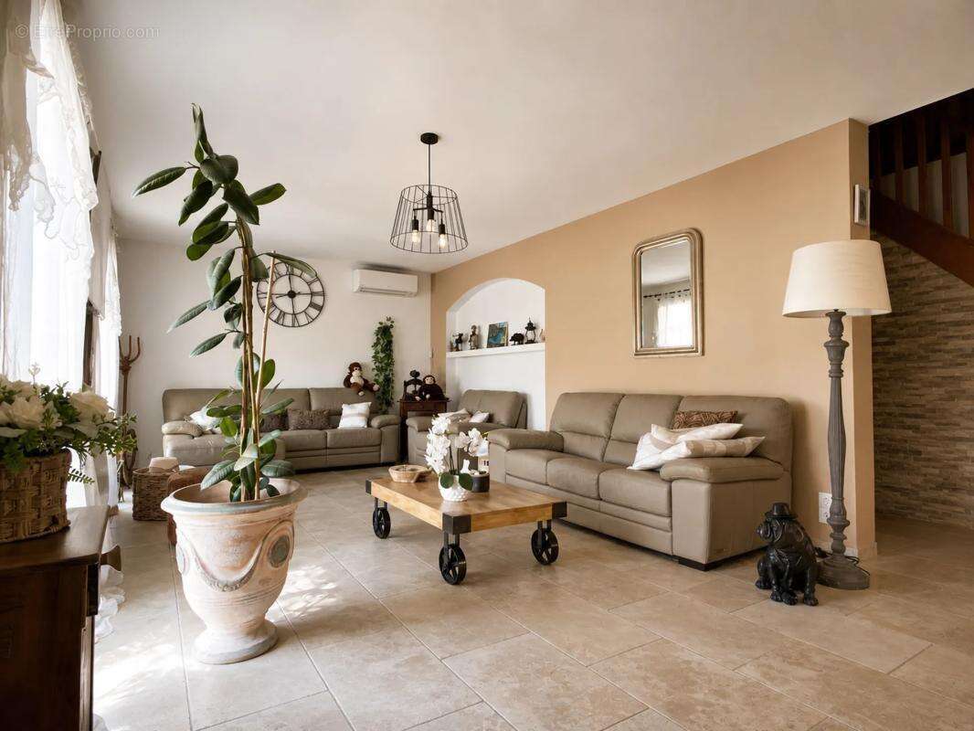 Maison de 6 pièces de 210 m² à Le Bouchage - photo 5