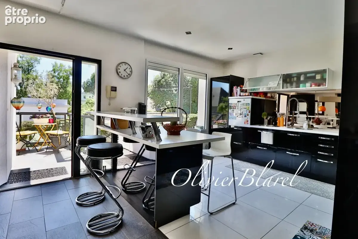 La Celle-Saint-Cloud – Villa familiale avec piscine – Parcelle de 967 m² – Gare à 3 minutes à pied - photo 5