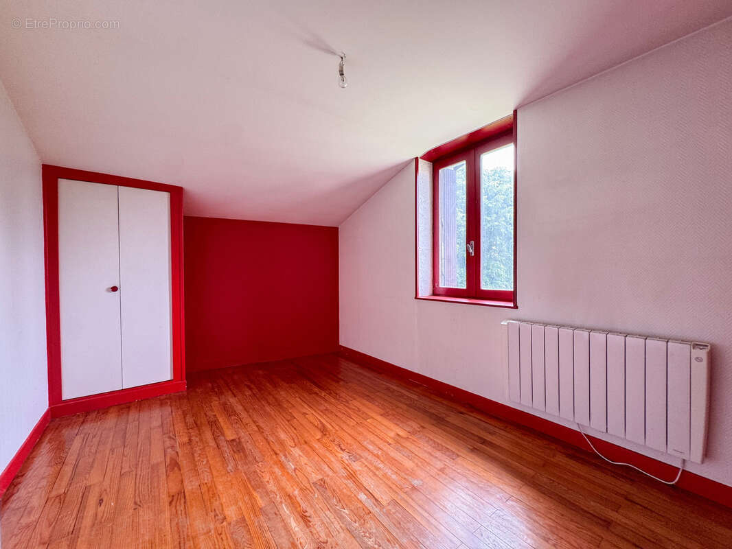 Maison à CLONAS-SUR-VAREZE