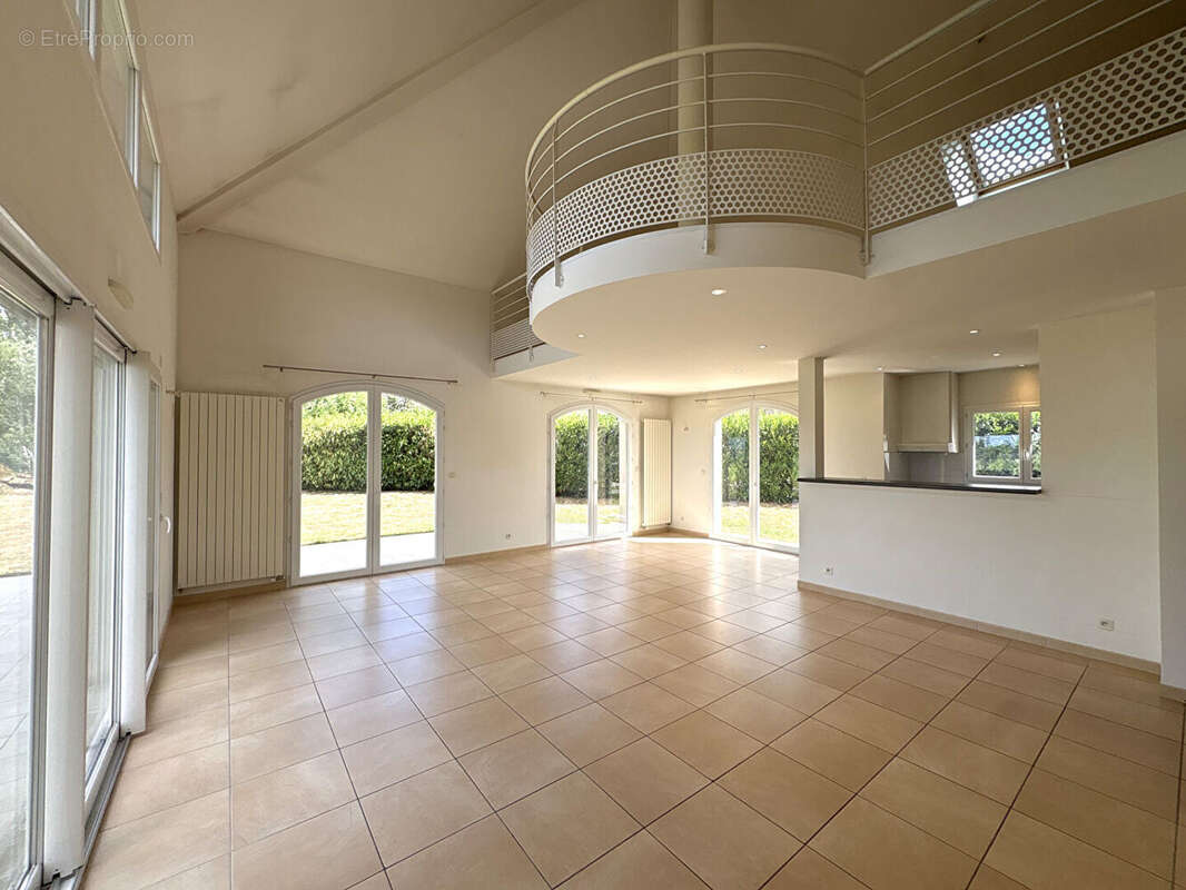 Maison 7 pièce(s) 176 m² - saint-laurent - photo 2
