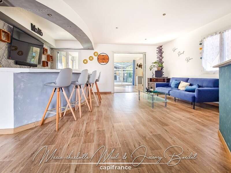 Grande maison familiale avec logement indépendant, garages et dépendances - photo 12