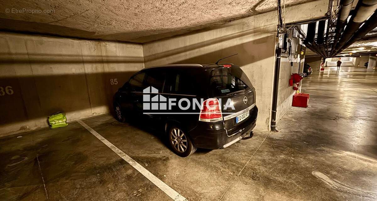 Parking à JUVIGNAC